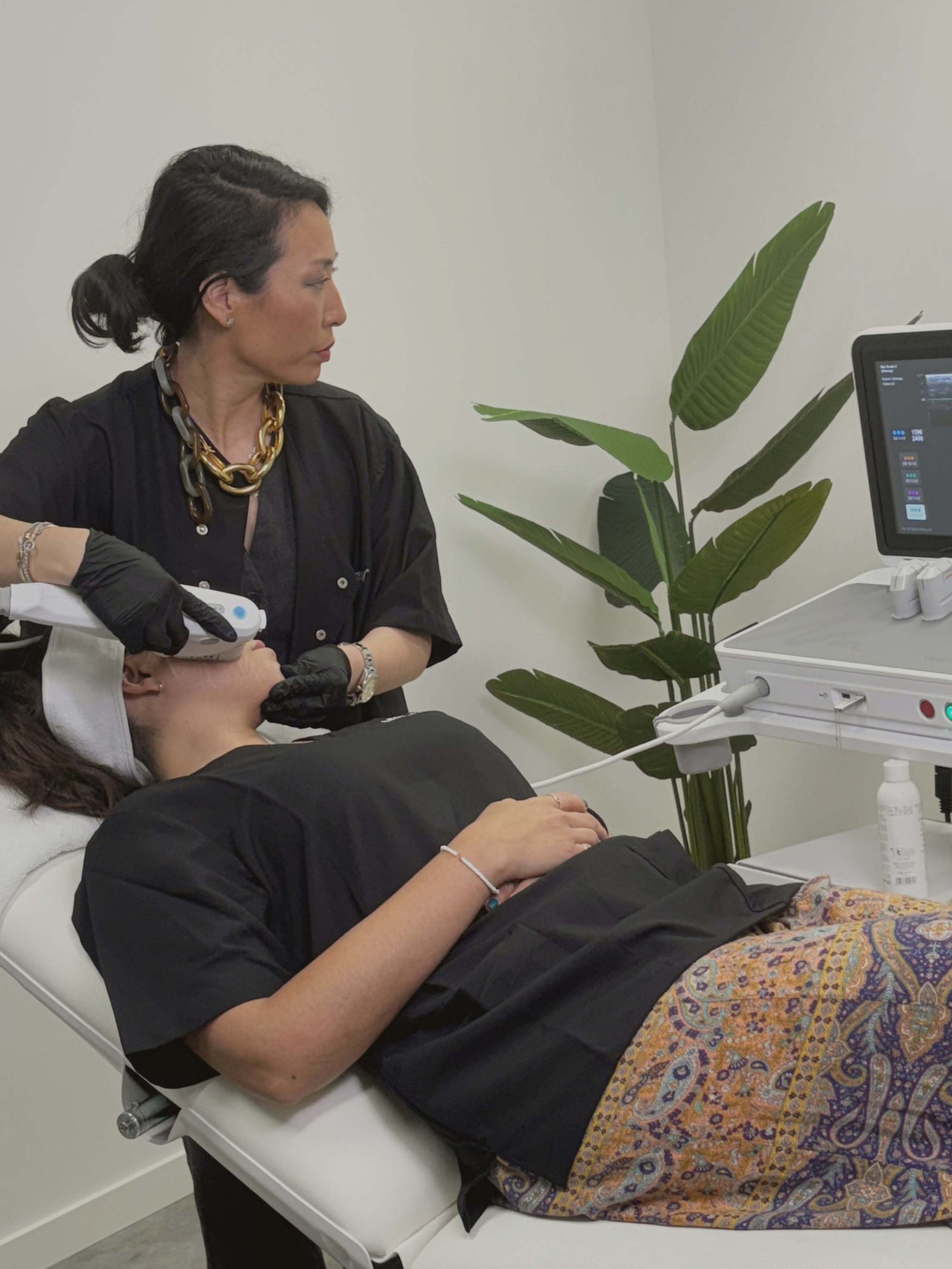 ultherapy flacidez facial barcelona.jpg__PID:20dad38f-62a3-4913-973b-83e7bc9252fd